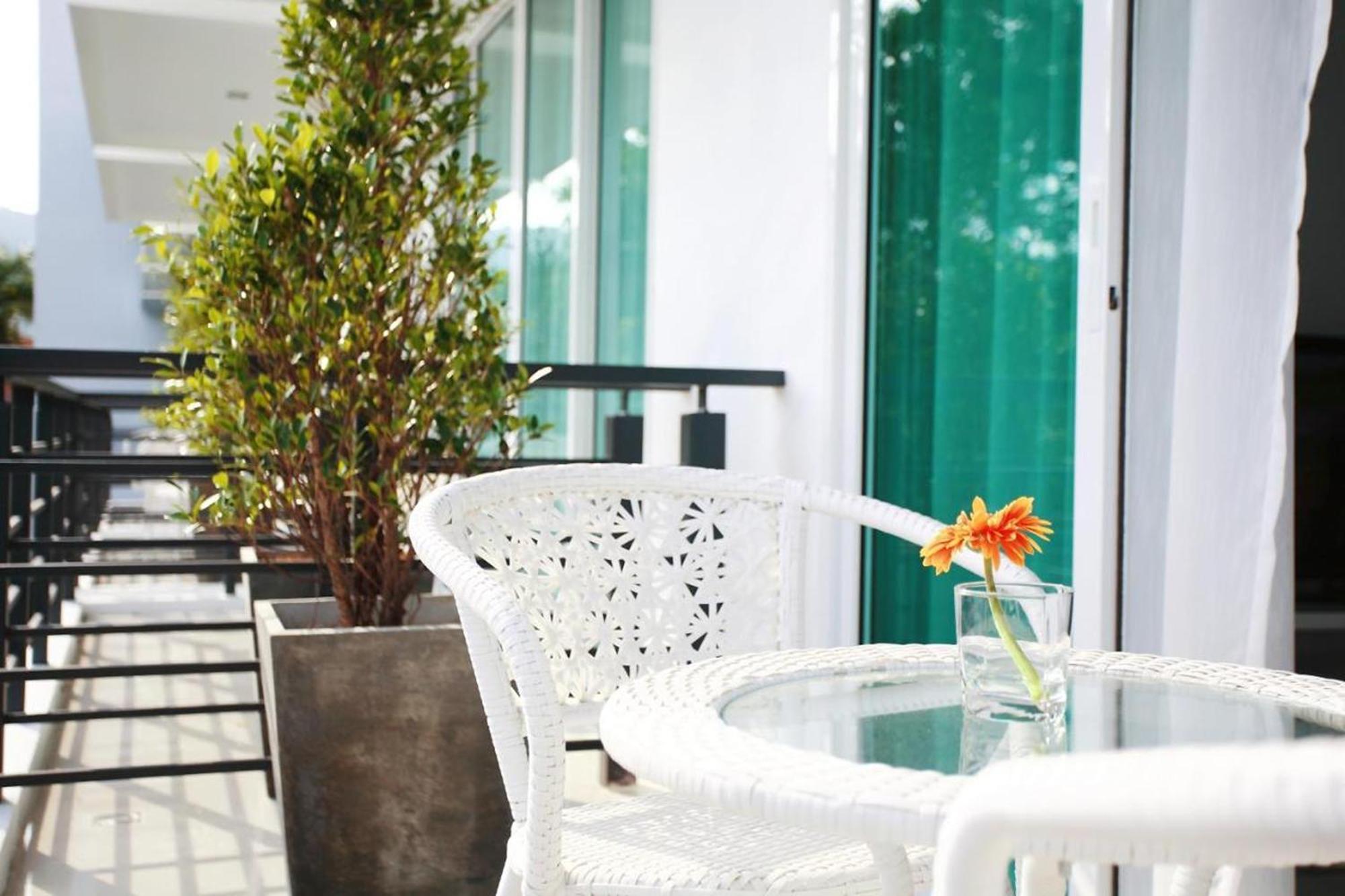 One World One Home Naiharn Hotel Rawai Eksteriør bilde