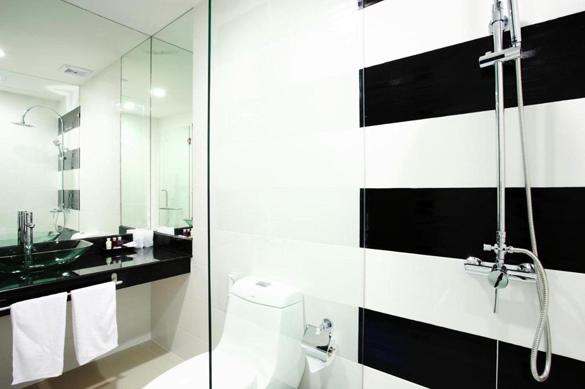 One World One Home Naiharn Hotel Rawai Eksteriør bilde
